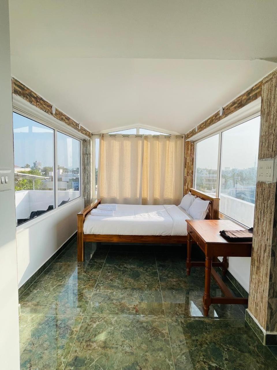 La Villa Marseille بونديتْشيري المظهر الخارجي الصورة